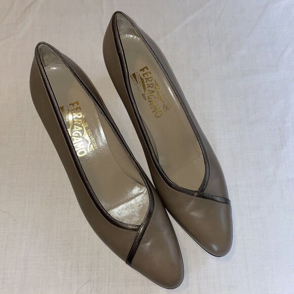 Salvatore Ferragamo Dress Pumps Women’s Size 9 AA Khaki Leather Slip On Heels - Picture 1 of 12